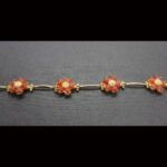 Pulsera oro amarillo 18k con forma de flores de piedras rojas (19,5 cm)