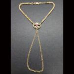 Pulsera tipo manita oro amarillo 18k con forma de corazón de circonitas blancas y corinta (19 cm)