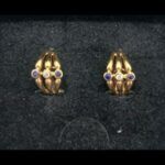 Pendientes oro amarillo 18k con circonitas azules y en el centro circonita blanca