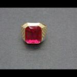 Sello oro amarillo 18k con piedra cuadrada de color corinto nº 20