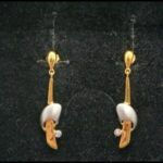 Pendientes oro amarillo 18k con detalle en oro blanco y punta de brillante , cierre tipo mariposa
