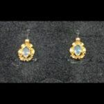 Pendientes oro amarillo 18k con piedra celeste , cierre tipo catalan