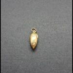 Colgante oro amarillo 18k con forma de bellota