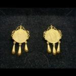 Pendientes oro amarillo 18k de monedas con el filo labrado y lágrimas cierre tipo omega