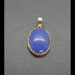Colgante oro amarillo 18k con piedra ovalada de color azul