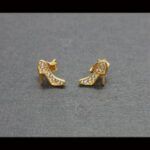 Pendientes oro amarillo 18k con forma de zapatos de tacón decorado con circonitas, cierre tipo mariposa
