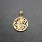 Medalla oro amarillo 18k madre e hijo labrada