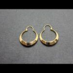 Argollas oro amarillo 18k lisas con la forma más ancha por abajo