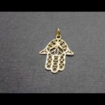 Colgante oro amarillo 18k de la mano de Fátima