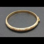 Pulsera oro amarillo 18k tipo caña labrada