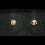 Pendientes oro amarillo 18k forma redonda con circonitas, cierre tipo mariposa