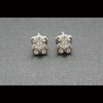 Pendientes oro blanco 18k con forma de oso Tous con puntas de brillantes , cierre tipo mariposa