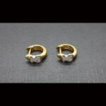 Argollas oro amarillo 18k con la imagen de oso Tous en oro blanco decorado con puntas de brillantes, cierre a presión