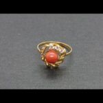 Anillo oro amarillo 18k forma flor con bola roja y circonitas nº 17
