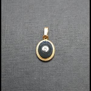 Colgante ovalado oro amarillo 18 qt con piedra negra y punta brillante engarzado sobre oro blanco
