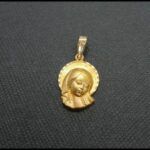 Medalla oro amarillo 18k de la virgen niña
