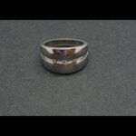 Anillo oro blanco 18k ancho con tres brillantes de 0,02qtes cada uno total 0,06qtes nº 16