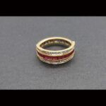 Anillo oro amarillo 18k con puntas de brillantes y piedras de color corinto nº 20