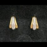 Pendientes oro amarillo y blanco 18k con forma de gota decorado con puntas de brillantes, cierre tipo omega