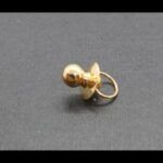 Colgante oro amarillo 18k con forma de chupete