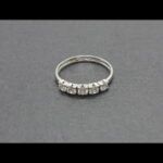 Anillo oro blanco 18 qt nº 16 con 5 circonitas parte central