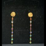 Pendientes oro amarillo 18 qt de Tous motivo rosa y cadena colgante con piedras preciosas en colores ,cierre mariposa