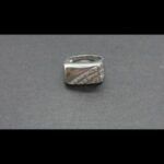 Anillo oro blanco 18k con forma rectangular abierto con circonitas nº 14,5