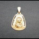 Medalla oro amarillo 18k de la virgen niña