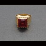 Sello oro amarillo 18k con piedra corinta nº 21