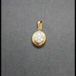 Colgante oro amarillo y blanco de 18k con forma ovalada con circonitas
