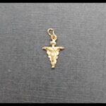 Colgante oro amarillo 18k pequeño del Cristo de la Expiracion