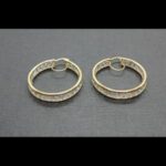 Argollas oro amarillo 18k rodeada de circonitas blancas, cierre tipo clip