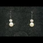 Pendientes oro blanco 18 K con circonita y perla, cierre a presión