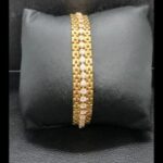 Pulsera oro amarillo 18 k eslabones cuadrados con circonitas blancas en linea y cierre forma flotador(18 cm)