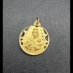 Medalla oro amarillo 18k del Escapulario con dibujos labrados