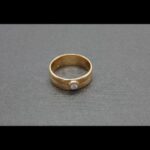 Anillo oro amarillo 18k tipo doble alianza con brillante de 0,2qtes engarzado en oro blanco nº 20,5