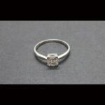 Anillo oro blanco 18k tipo solitario con puntas de brillantes nº 21,5