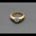 Anillo oro amarillo 18k nº 18 con piedra central de circonita blanca engarzada en oro blanco