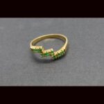 Anillo oro amarillo 18k forma escalonada con piedras verdes nº 16