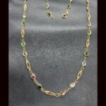 Cadena oro amarillo 18k con eslabones con forma de jaula y circonitas de distintos colores 50 cm