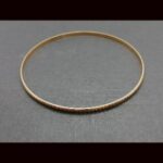 Pulsera oro amarillo 18k tipo aro con rayas