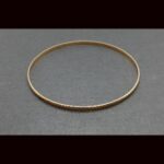 Pulsera oro amarillo 18k tipo aro con rayas