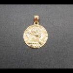 Medalla oro amarillo 18k con imagen de ángel