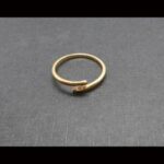 Anillo oro amarillo 18k nº 15 con diseño abierto con brillante de 0,05 qt
