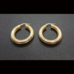 Argollas oro amarillo 18k formando dibujo rayas(2,5 cm de diámetro)