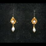 Pendientes oro amarillo 18k con bola y piñon en blanco, cierre tipo catalán