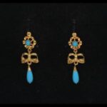 Pendientes oro amarillo 18k con bolita y piñon color turquesa