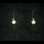 Pendientes oro amarillo 18k con perla y piedra verde cierre tipo catalán