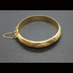 Pulsera forma caña oro amarillo 18k con dibujos labrados